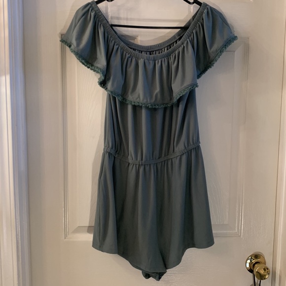 Beautiful DEREK HEART Romper - Picture 3 of 15